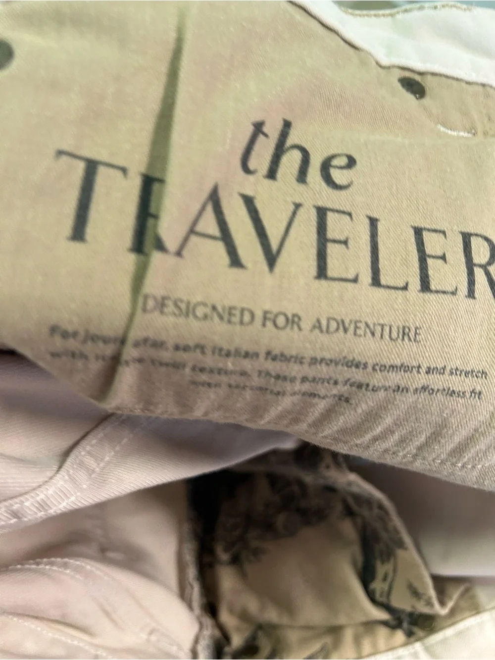 BANANA REPUBLIC the traveler chinos.